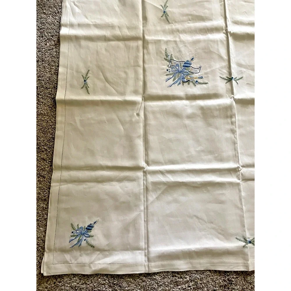 Hand Embroidered Table Cloth & 12 Napkins Vintage 100